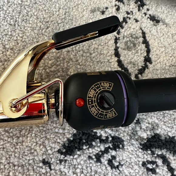 Hot Tools Pro Artist 24K Gold Collection 1” curling iron - Picture 4 of 6